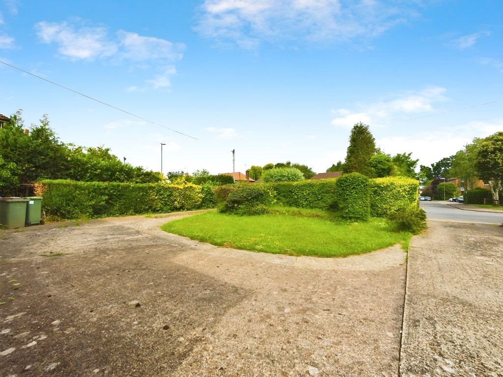 3 bed detached house for sale in Blackbridge Lane, Horsham  - Property Image 12