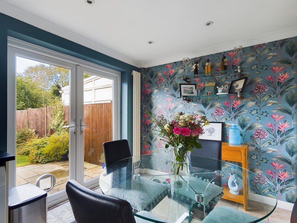 3 bed semi-detached house for sale in Sycamore Avenue, Horsham  - Property Image 14