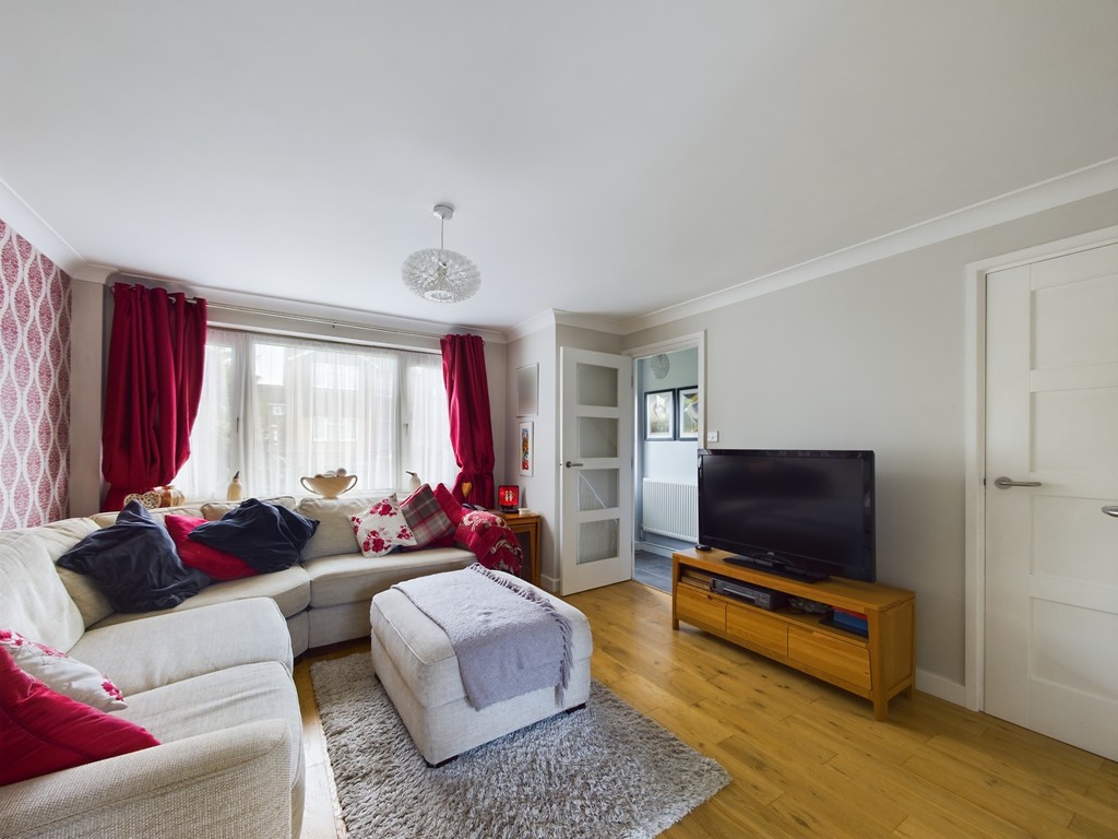 3 bed semi-detached house for sale in Sycamore Avenue, Horsham  - Property Image 4