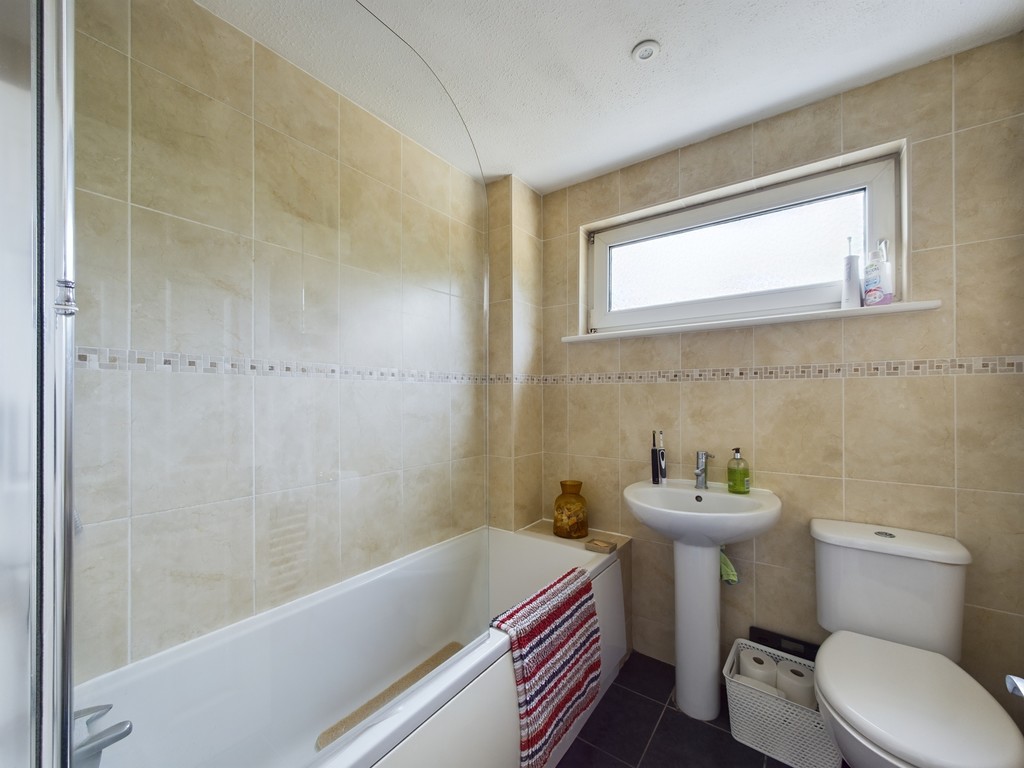 3 bed semi-detached house for sale in Sycamore Avenue, Horsham  - Property Image 8