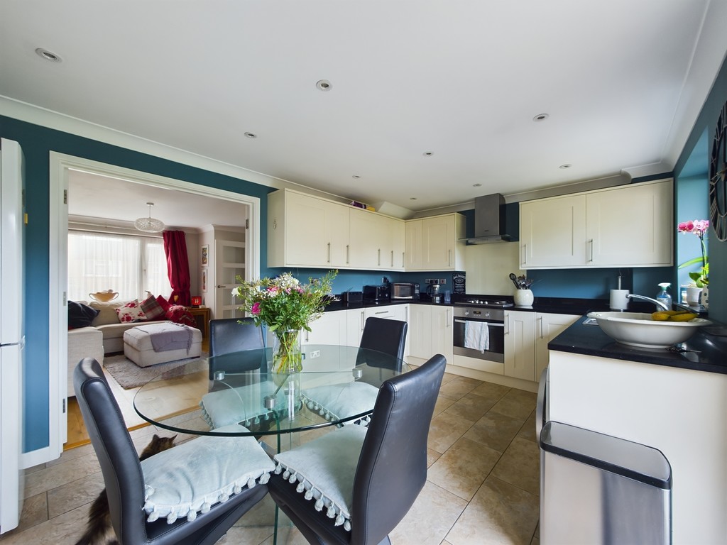3 bed semi-detached house for sale in Sycamore Avenue, Horsham  - Property Image 9