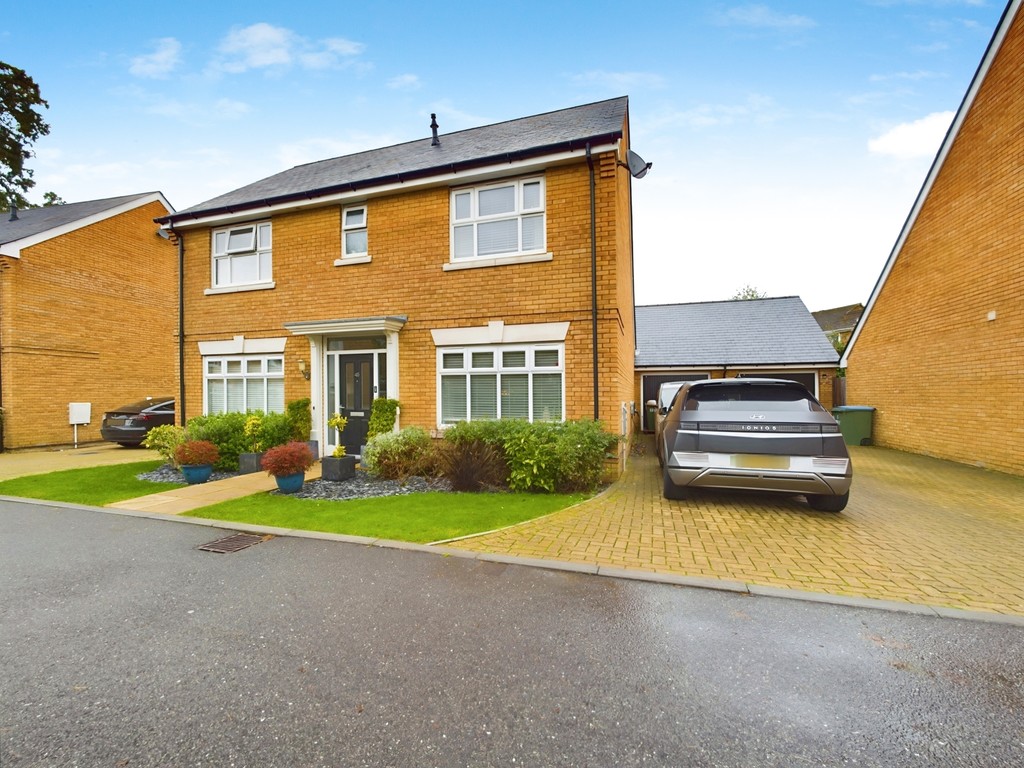 4 bed detached house for sale in Timms Close, Horsham, RH12