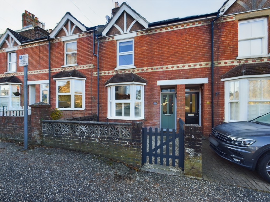 3 bed terraced house to rent in Oakhill Road, Horsham, RH13  - Property Image 1
