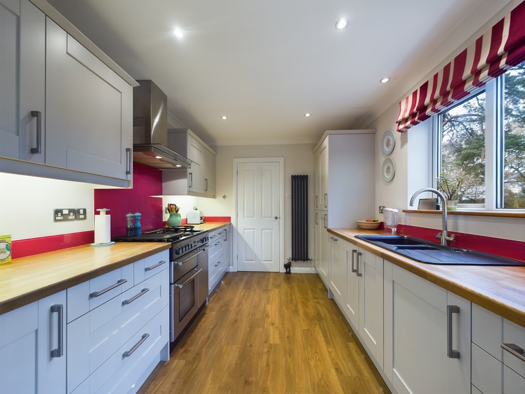 4 bed detached house for sale in Little Comptons, Horsham  - Property Image 13