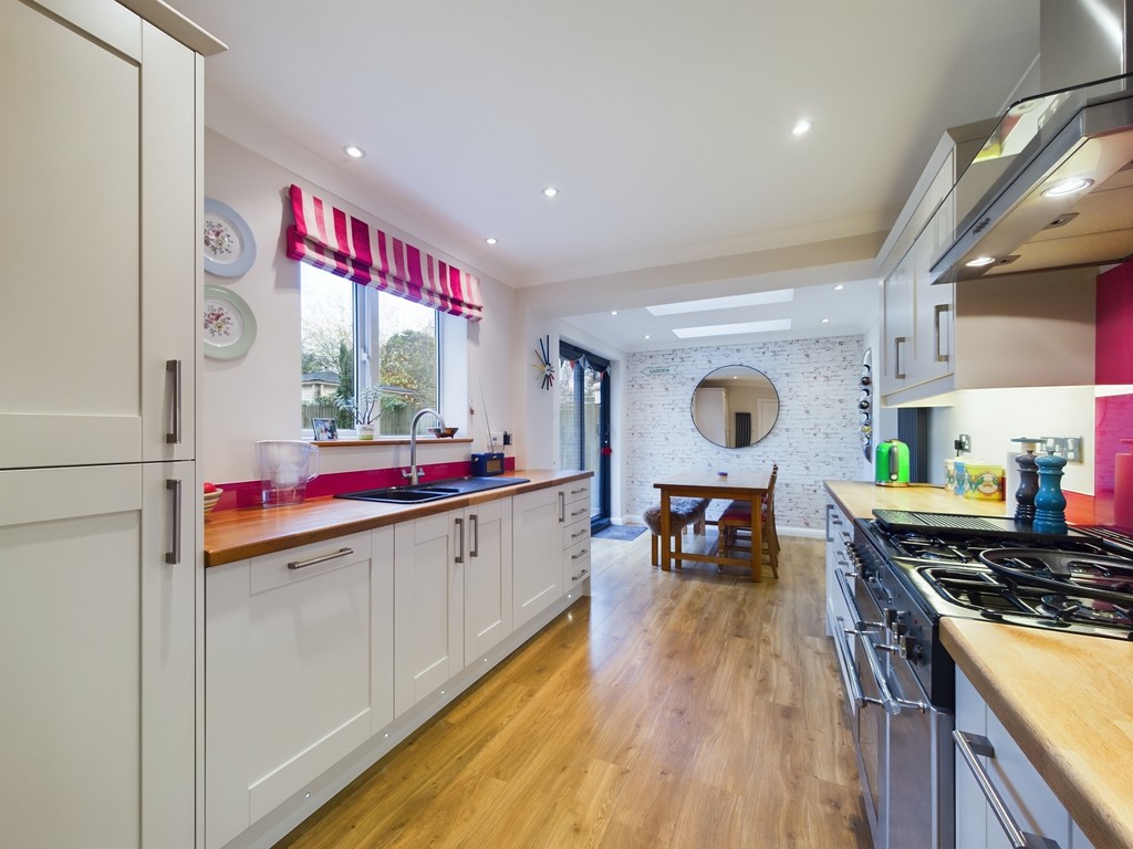 4 bed detached house for sale in Little Comptons, Horsham  - Property Image 4