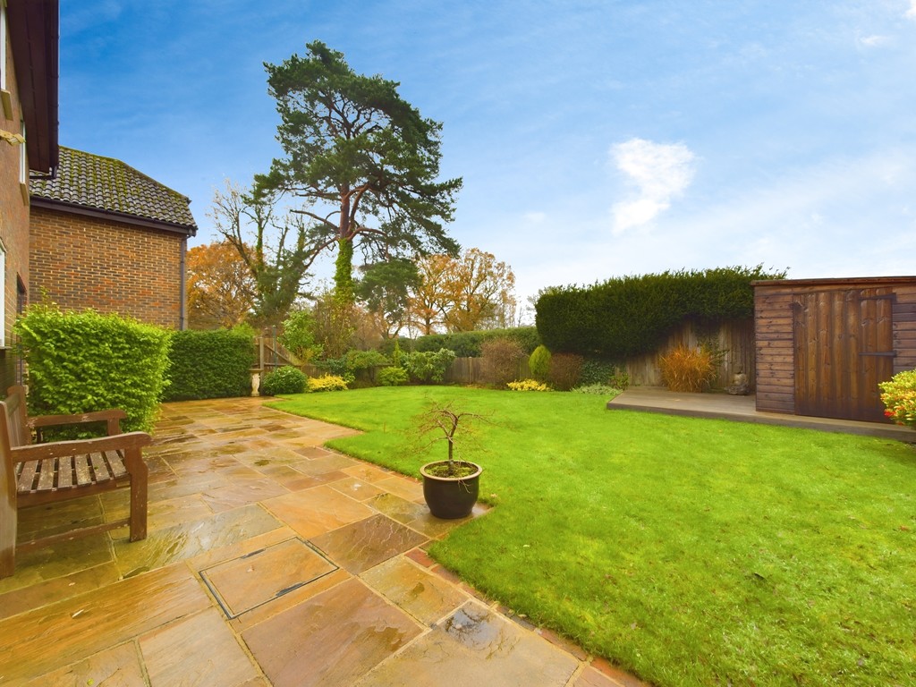 4 bed detached house for sale in Little Comptons, Horsham  - Property Image 18