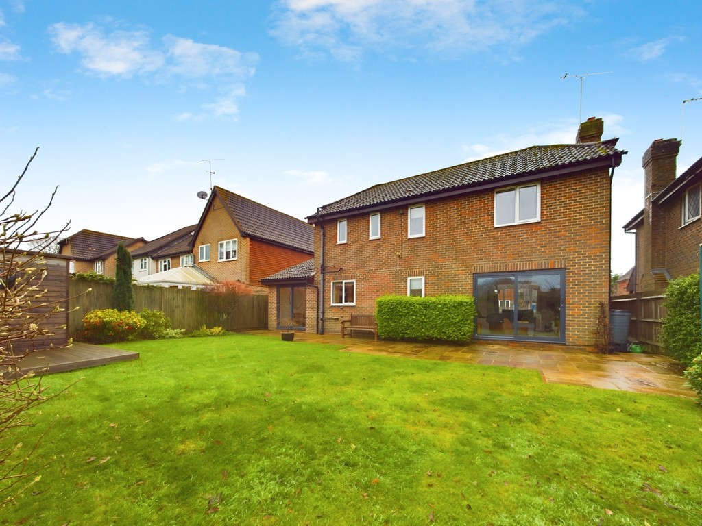 4 bed detached house for sale in Little Comptons, Horsham  - Property Image 19