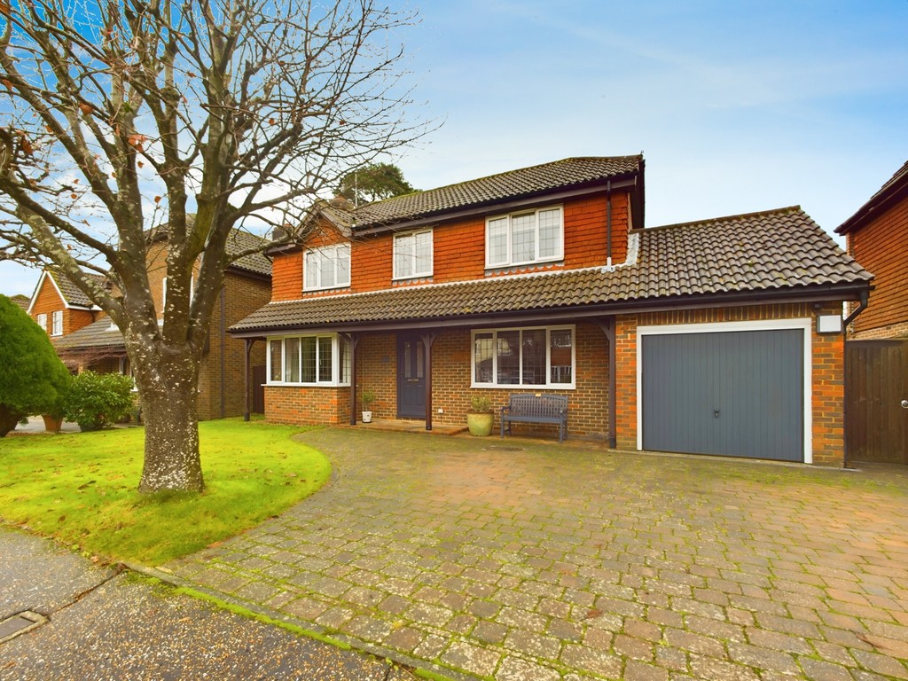 4 bed detached house for sale in Little Comptons, Horsham  - Property Image 14