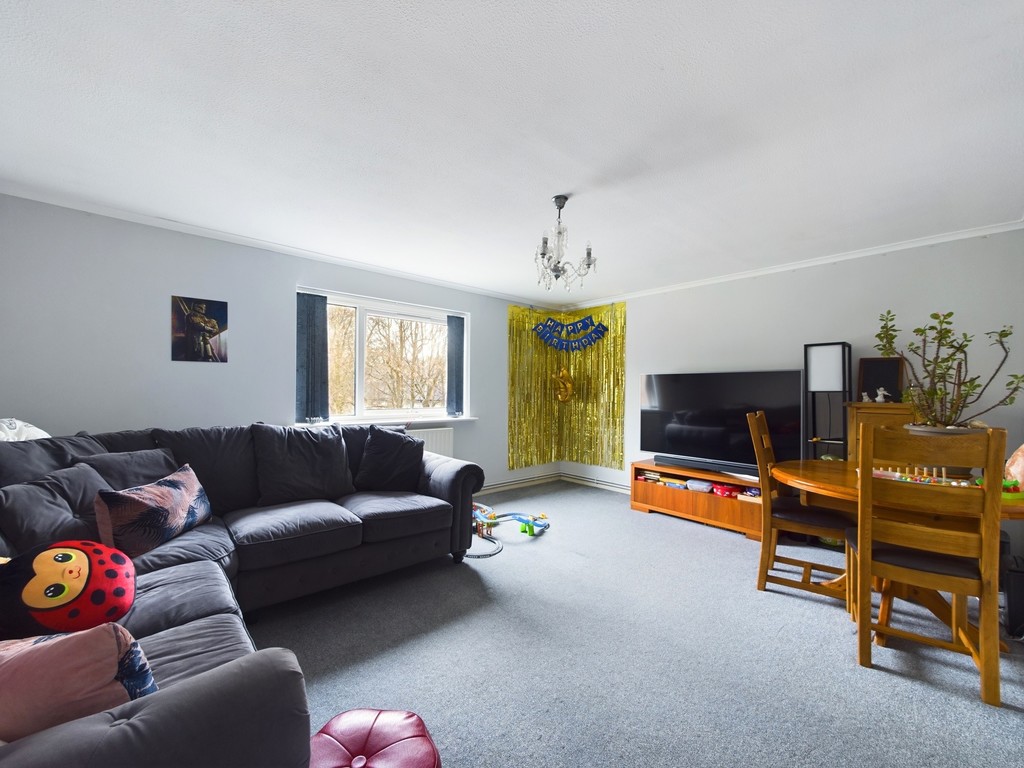 2 bed apartment for sale in Gilligan Close, Horsham  - Property Image 2