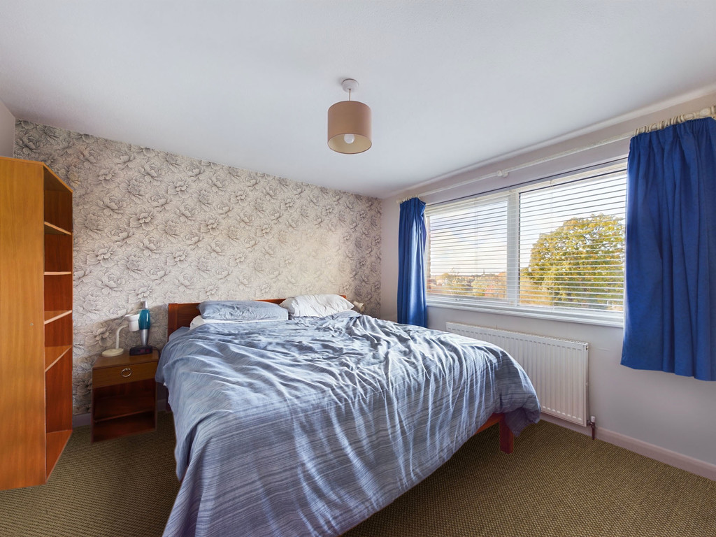 2 bed maisonette for sale in Cotswold Court, Horsham  - Property Image 5
