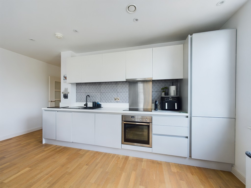 3 bed apartment for sale in Linden House, Horsham  - Property Image 2