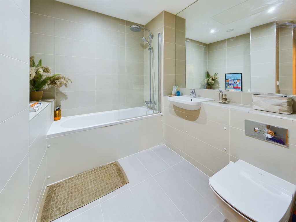 3 bed apartment for sale in Linden House, Horsham  - Property Image 7