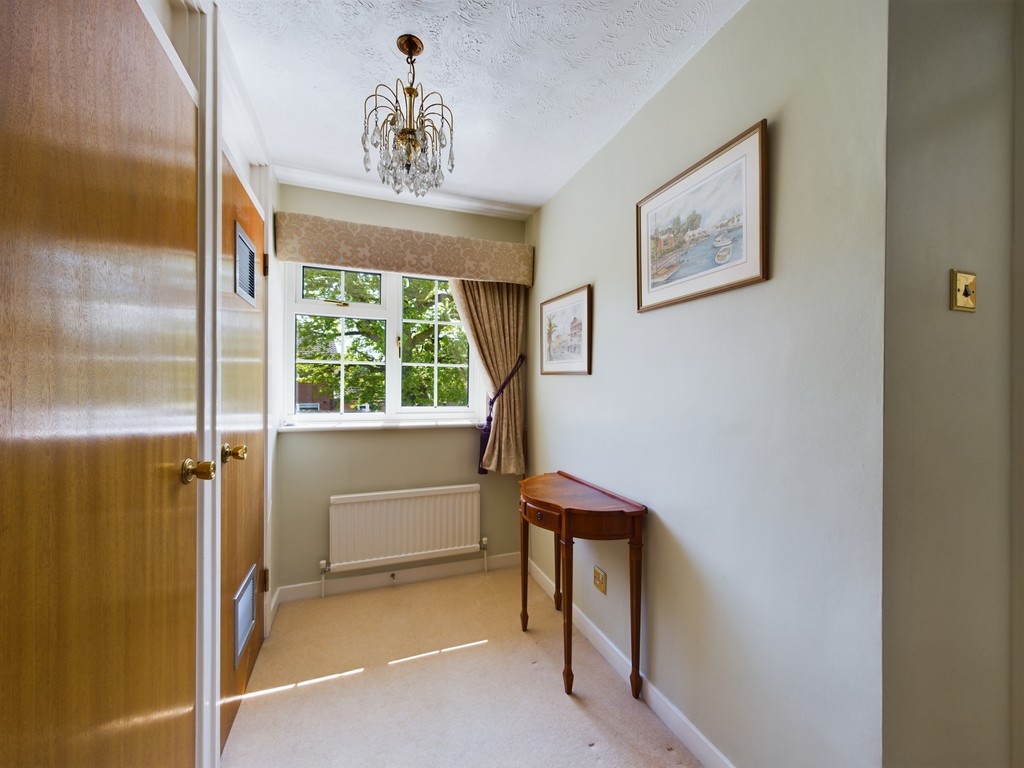 3 bed detached house for sale in Reynard Close, Horsham  - Property Image 9