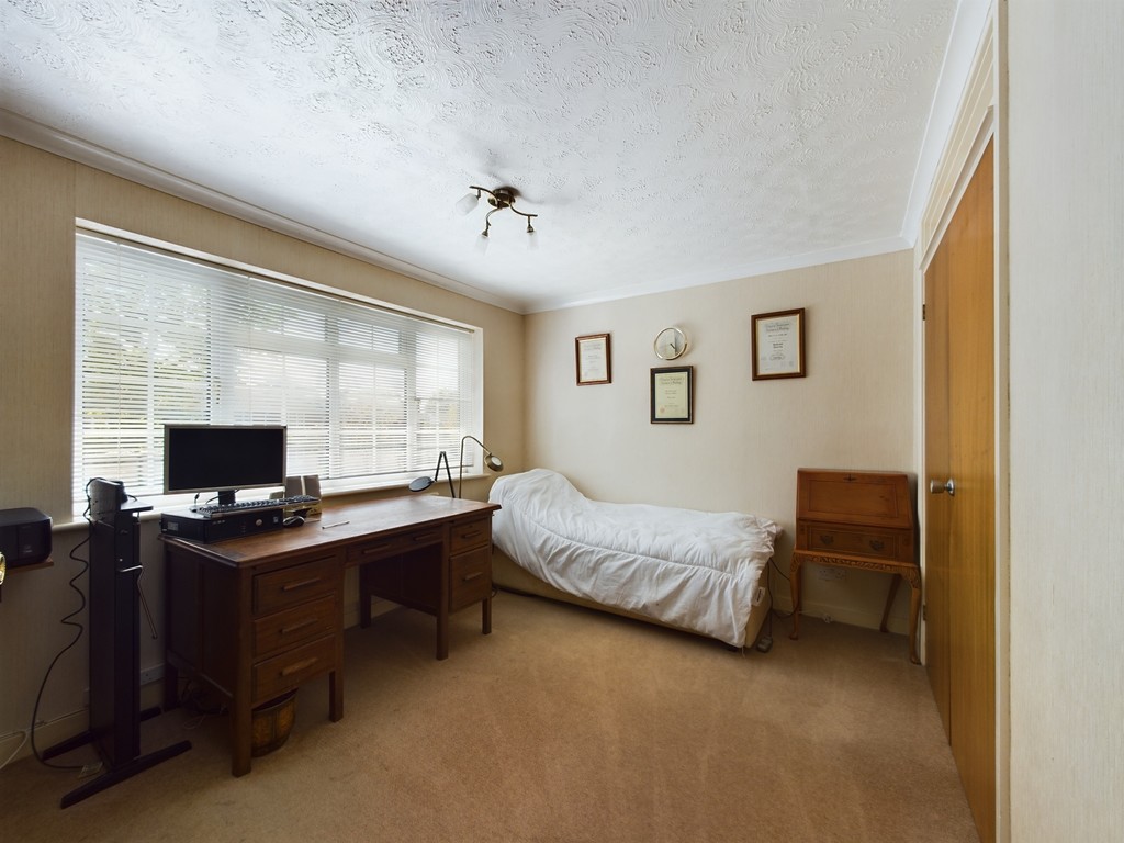 3 bed detached house for sale in Reynard Close, Horsham  - Property Image 10