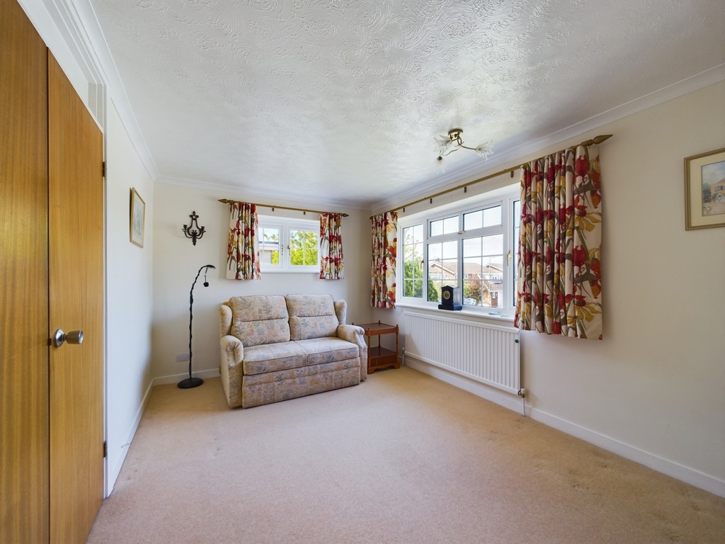 3 bed detached house for sale in Reynard Close, Horsham  - Property Image 11
