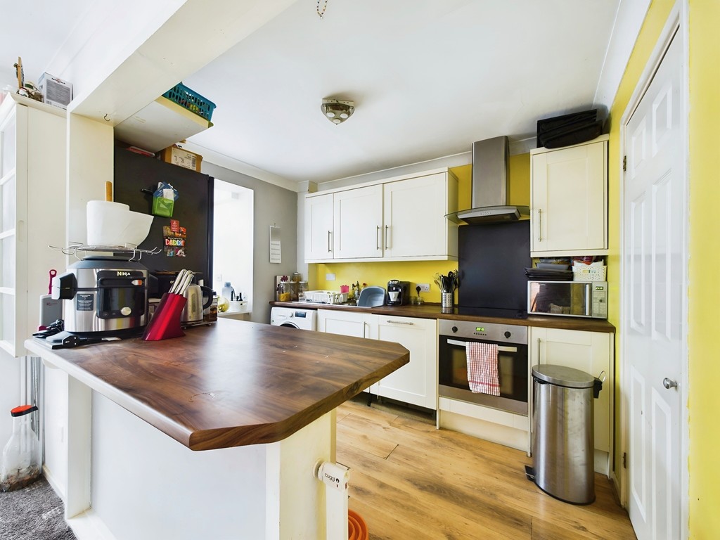 3 bed semi-detached house for sale in School Close, West Sussex  - Property Image 5