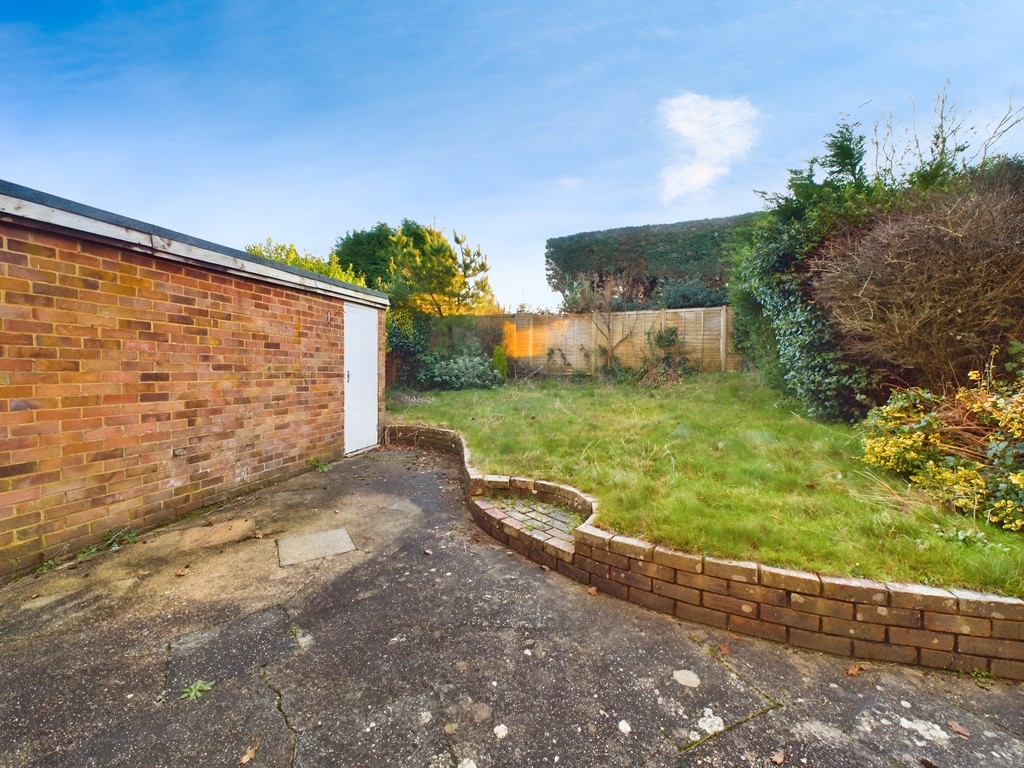 3 bed detached house to rent in Powell Road, Lewes  - Property Image 10