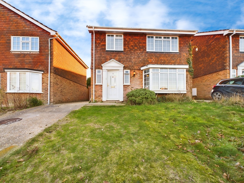 3 bed detached house to rent in Powell Road, Lewes  - Property Image 1