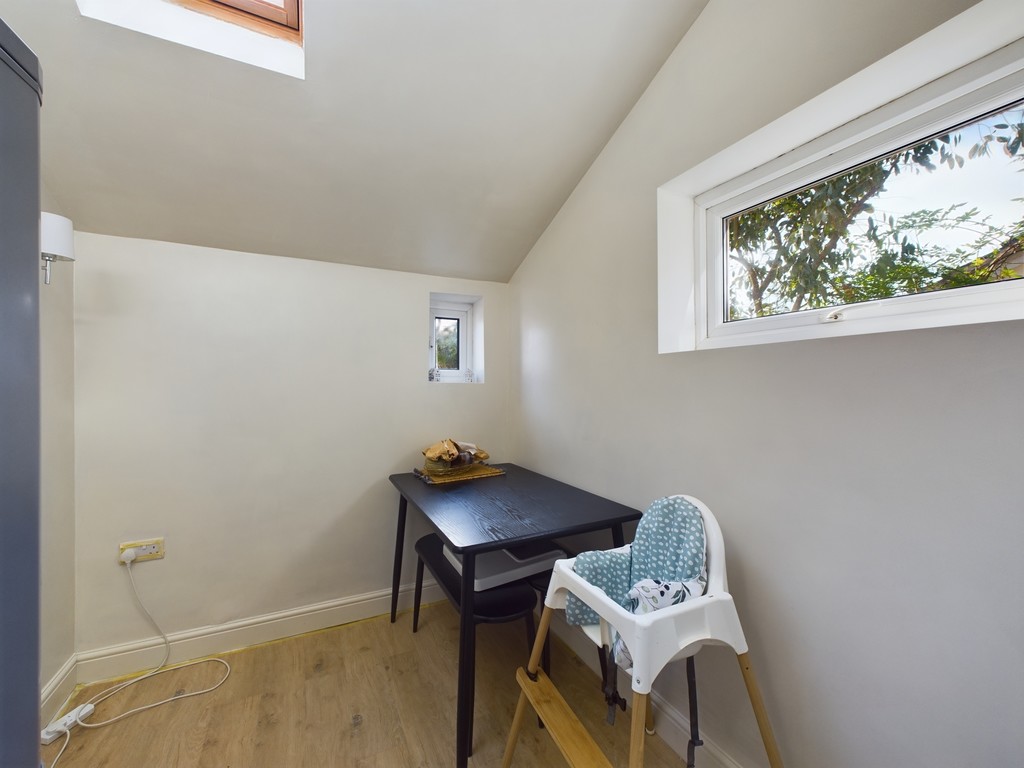 2 bed end of terrace house for sale in Littlehaven Lane, Horsham  - Property Image 13