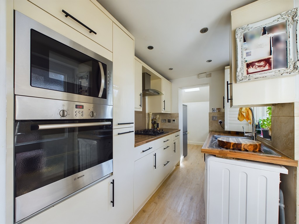 2 bed end of terrace house for sale in Littlehaven Lane, Horsham  - Property Image 3