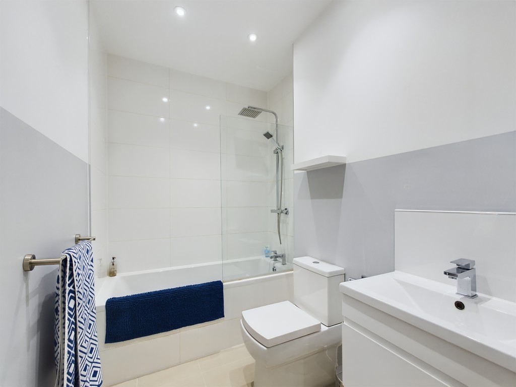 Apartment to rent in North Street, Horsham, RH12 - Property Image 5