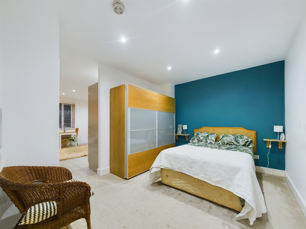 Apartment to rent in North Street, Horsham, RH12 - Property Image 6