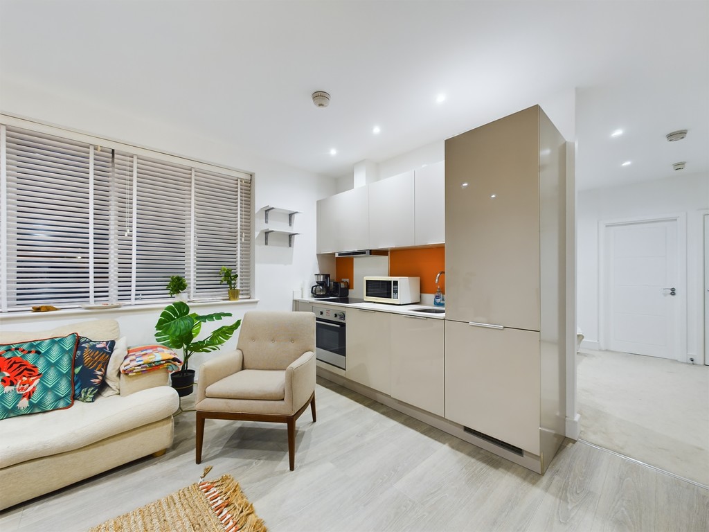 Apartment to rent in North Street, Horsham, RH12 - Property Image 8