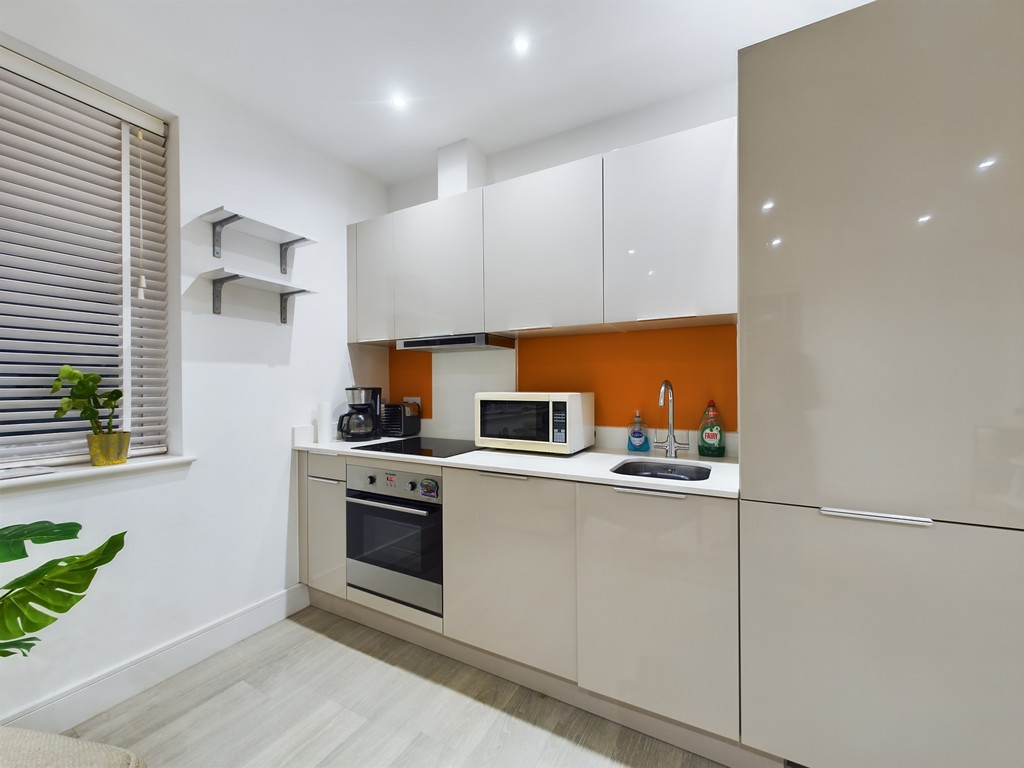 Apartment to rent in North Street, Horsham, RH12 - Property Image 4