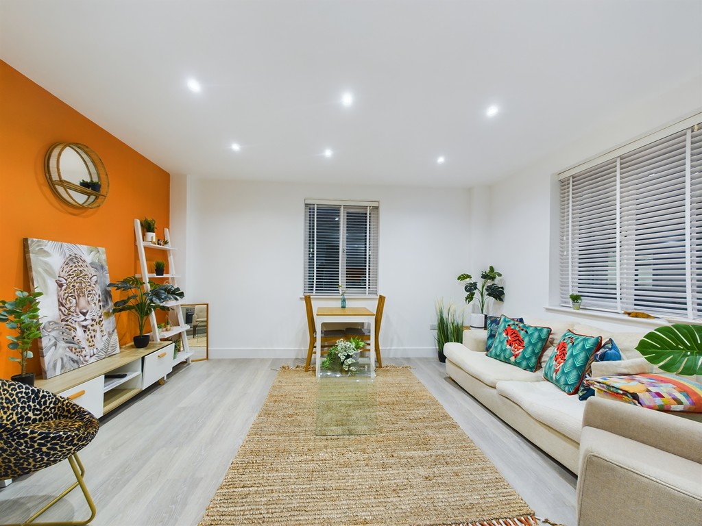 Apartment to rent in North Street, Horsham, RH12 - Property Image 7