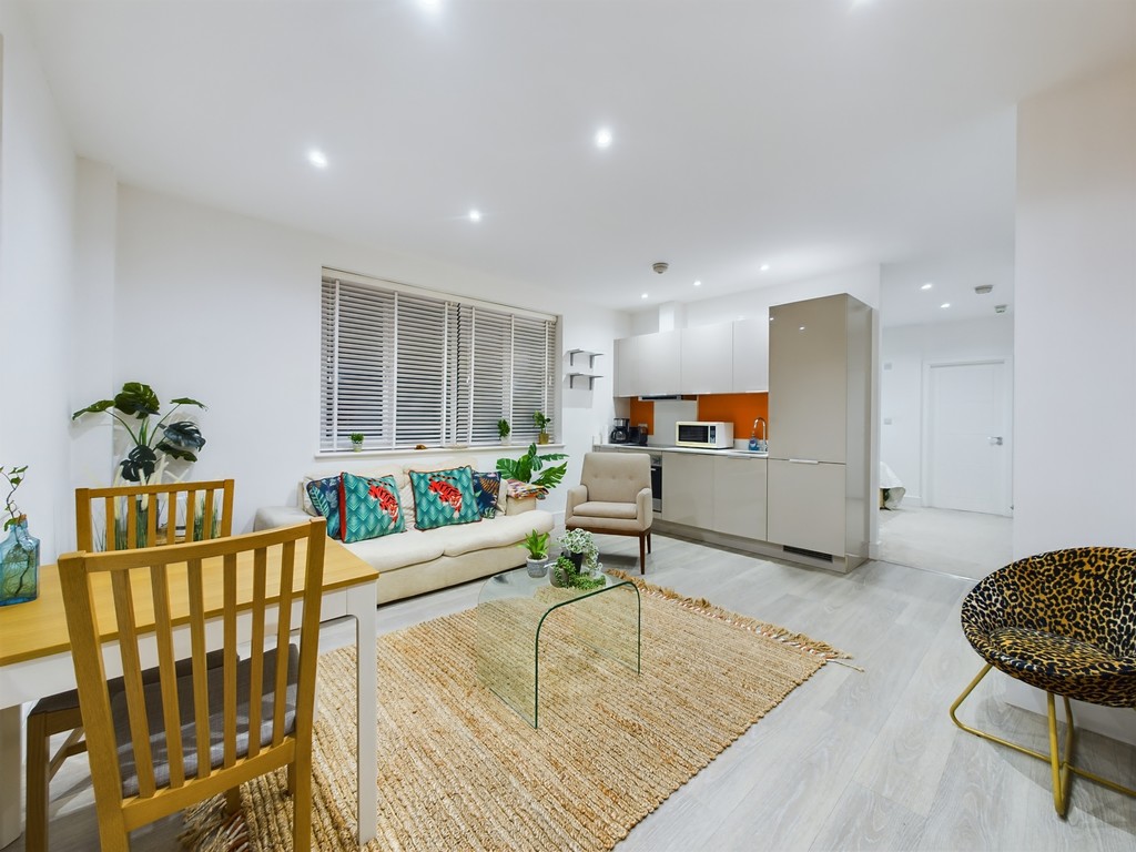 Apartment to rent in North Street, Horsham, RH12 - Property Image 3