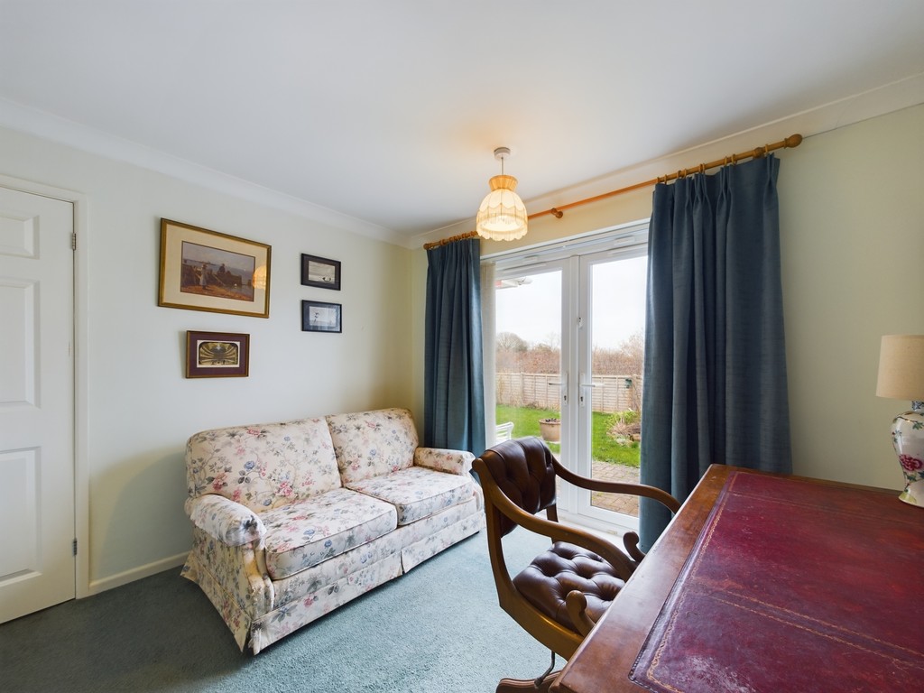 2 bed semi-detached bungalow for sale in The Rise, Horsham  - Property Image 14