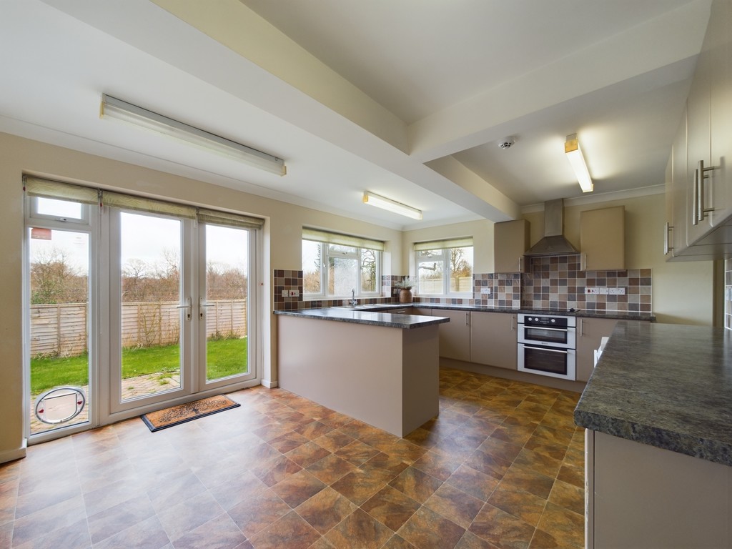 2 bed semi-detached bungalow for sale in The Rise, Horsham  - Property Image 4