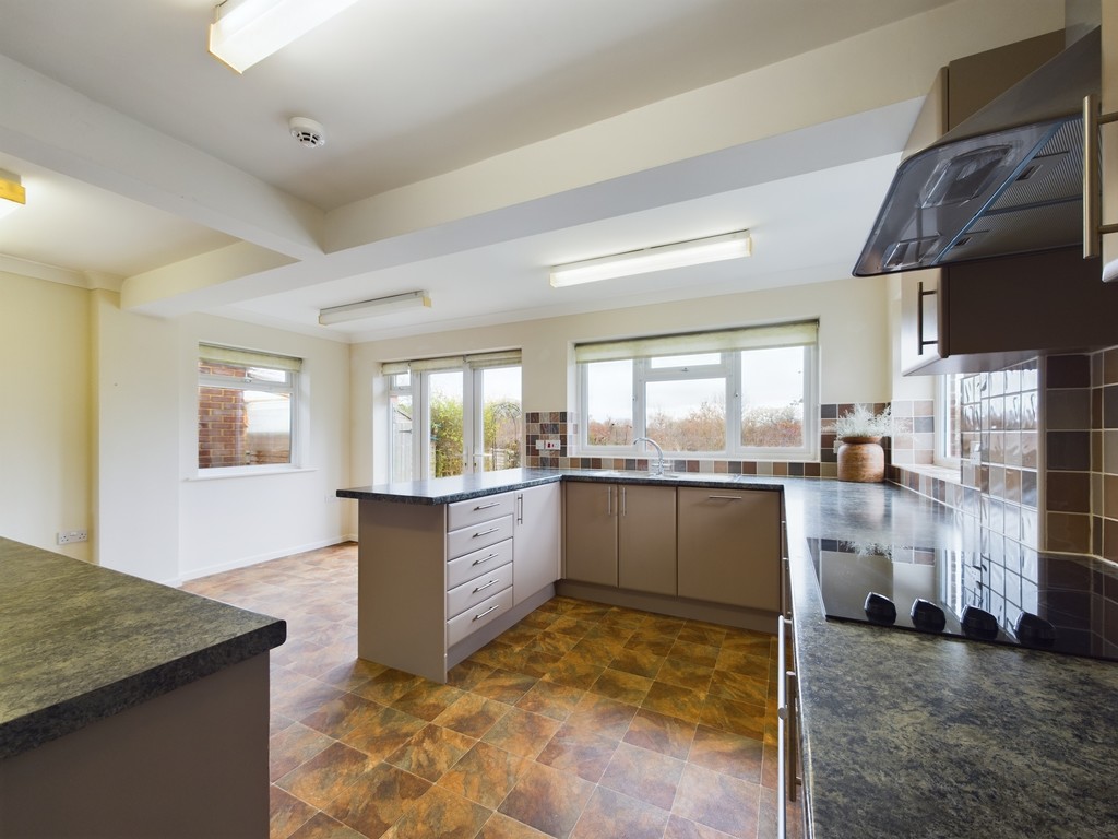 2 bed semi-detached bungalow for sale in The Rise, Horsham  - Property Image 13