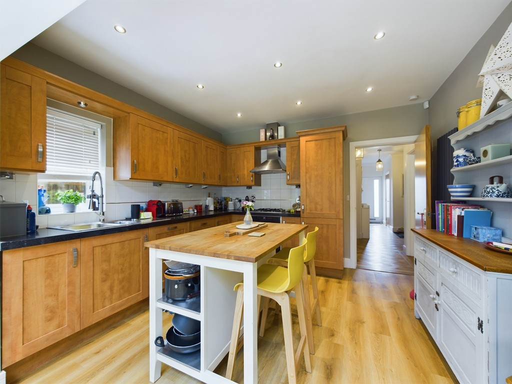 5 bed detached house to rent in Comptons Lane, Horsham  - Property Image 6