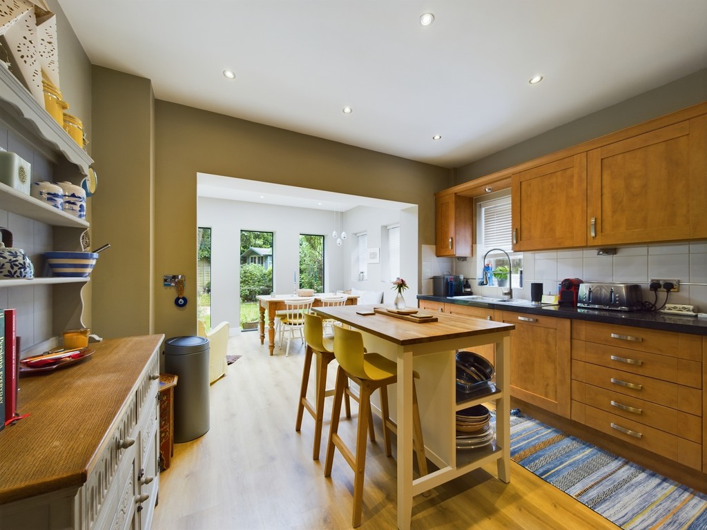 5 bed detached house to rent in Comptons Lane, Horsham  - Property Image 7