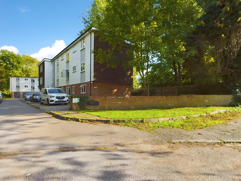 1 bed apartment for sale in Blackbridge Court, Horsham - Property Image 1