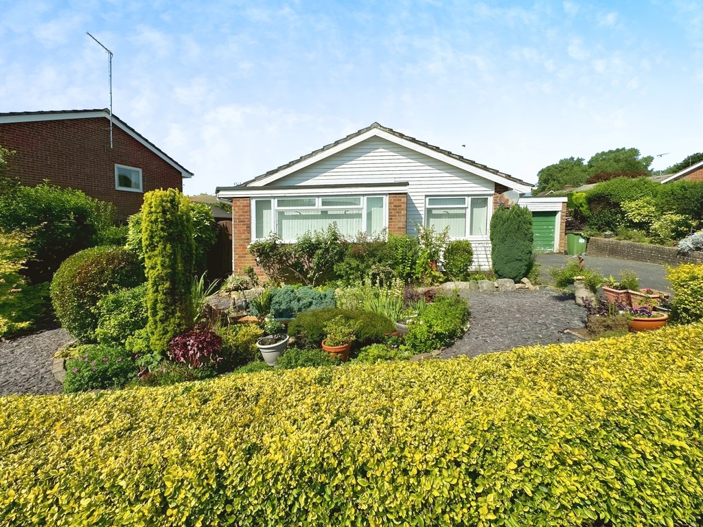 3 bed detached bungalow for sale in Downsview Drive, Haywards Heath, RH17
