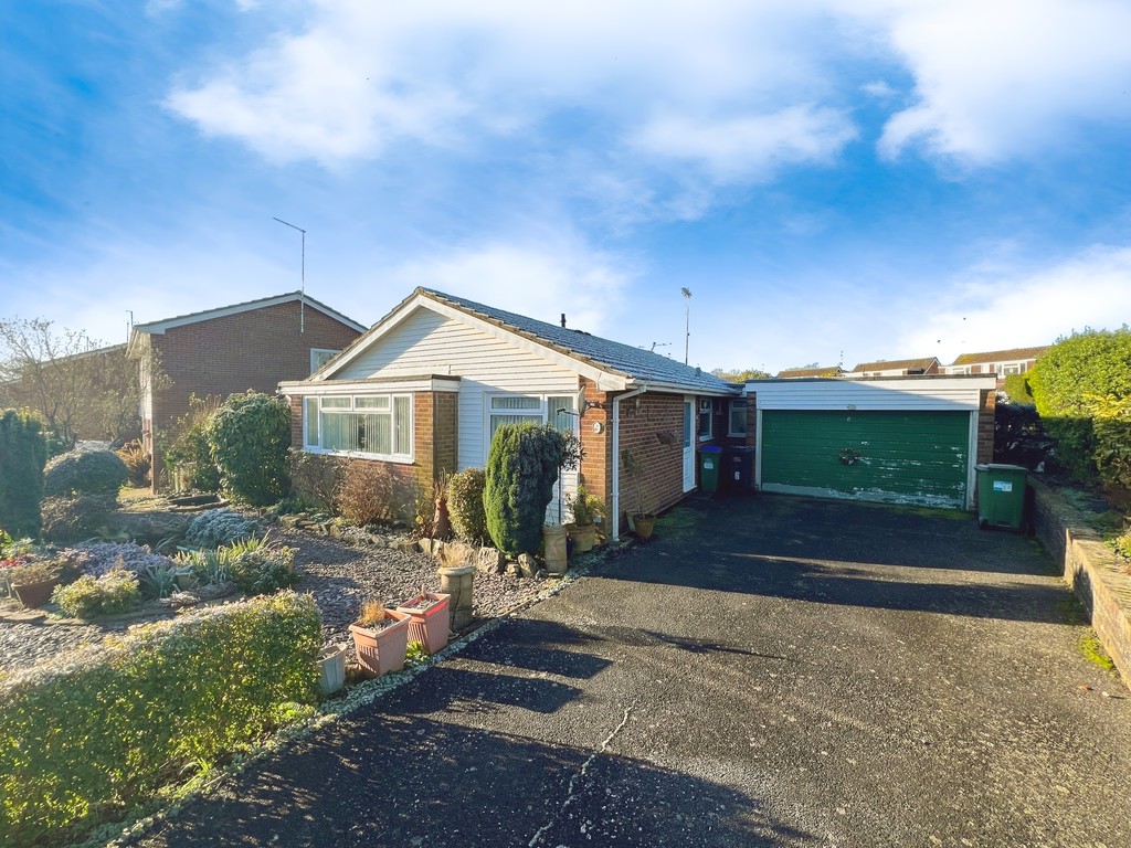 3 bed detached bungalow for sale in Downsview Drive, Haywards Heath, RH17