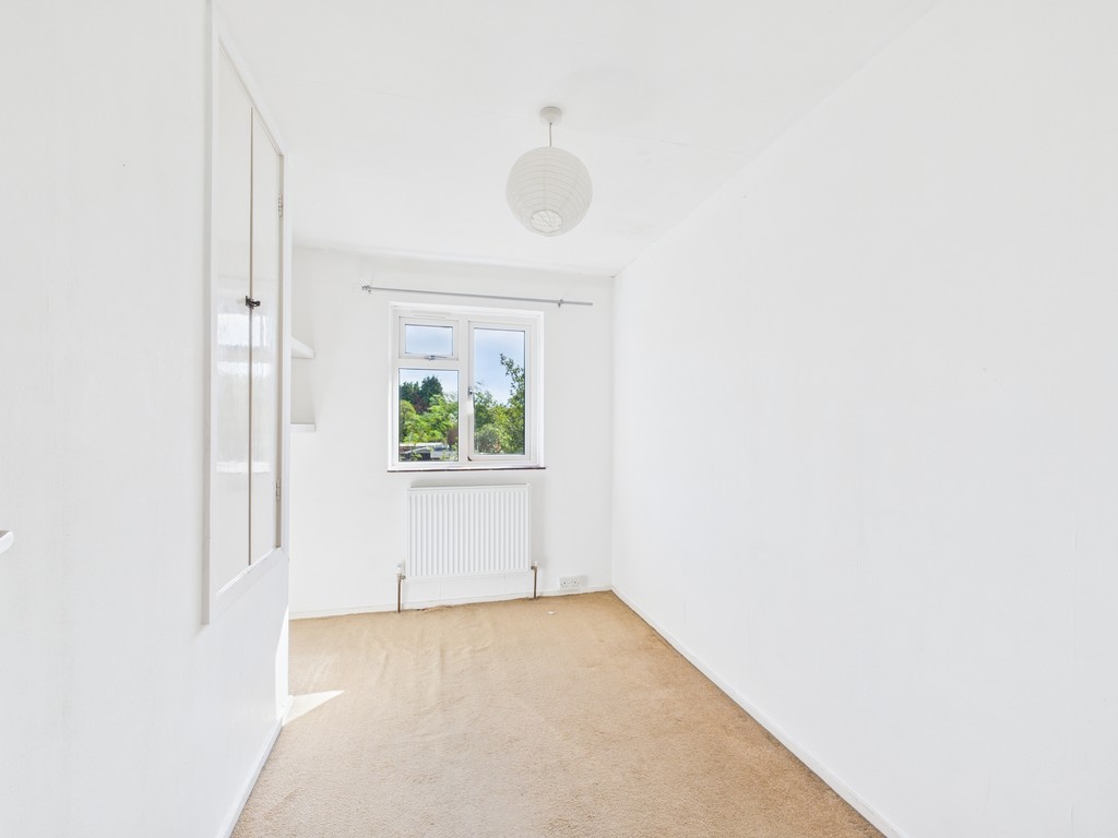 3 bed end of terrace house for sale in Furzefield Road, Horsham  - Property Image 5