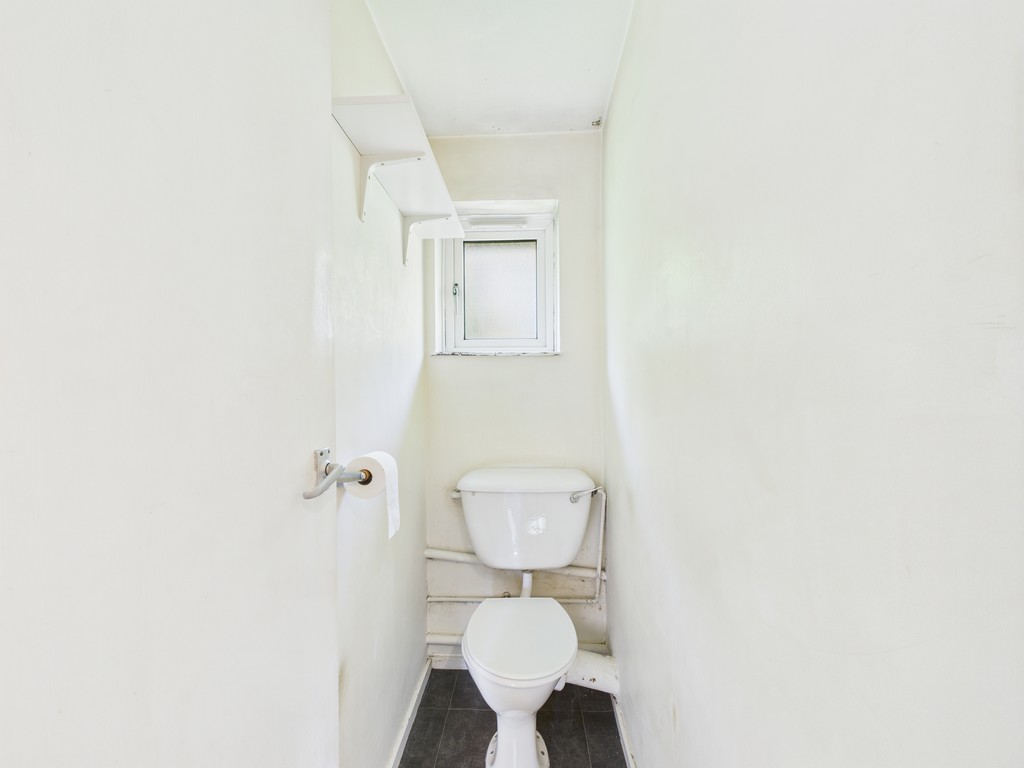 3 bed end of terrace house for sale in Furzefield Road, Horsham  - Property Image 15