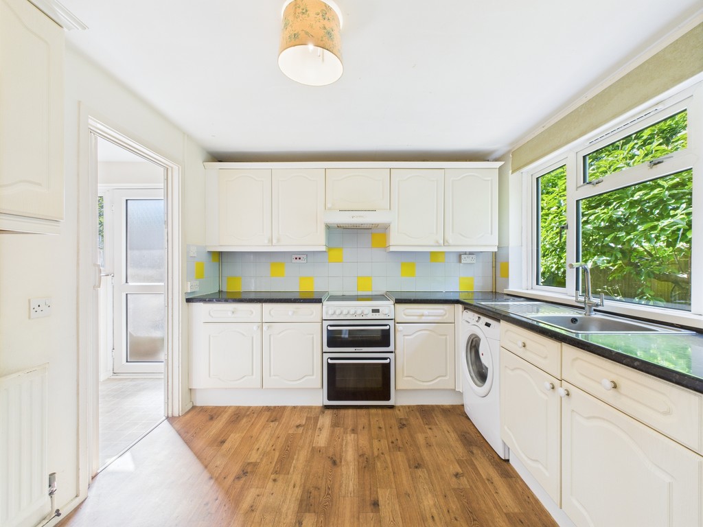 3 bed end of terrace house for sale in Furzefield Road, Horsham  - Property Image 3