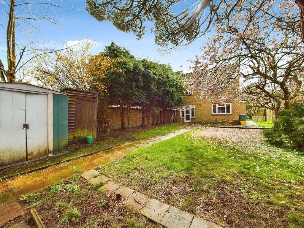 3 bed end of terrace house for sale in Furzefield Road, Horsham  - Property Image 7