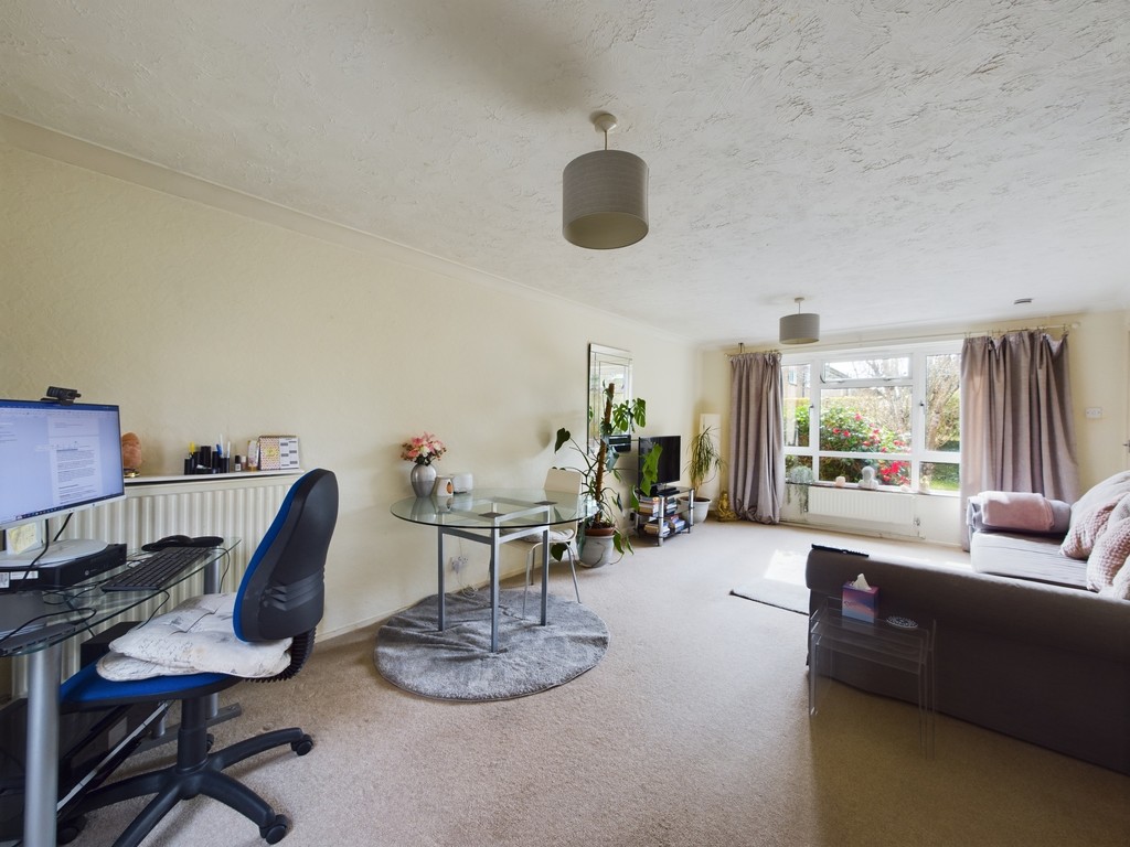3 bed end of terrace house for sale in Furzefield Road, Horsham  - Property Image 2