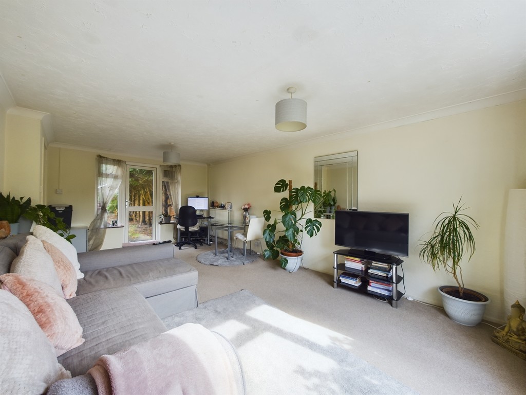 3 bed end of terrace house for sale in Furzefield Road, Horsham  - Property Image 8