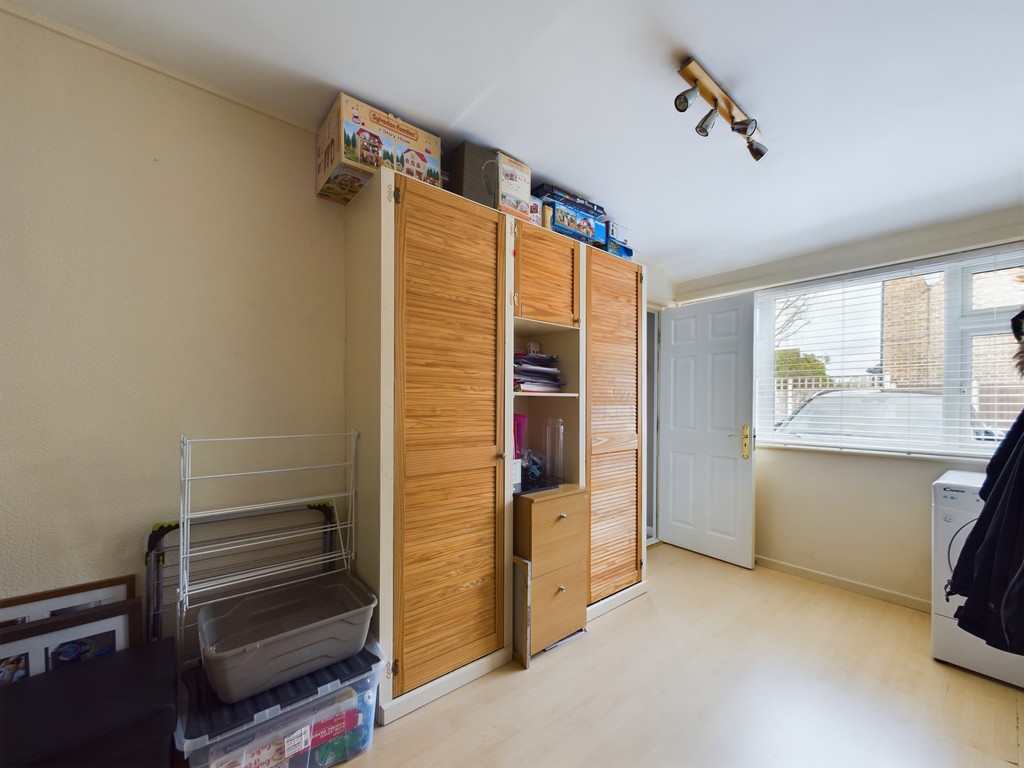 3 bed semi-detached house for sale in Speedwell Way, Horsham  - Property Image 8