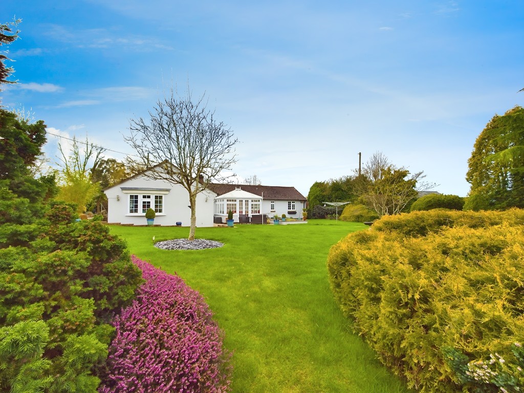 6 bed detached bungalow for sale in Sedgwick Lane, Horsham  - Property Image 43