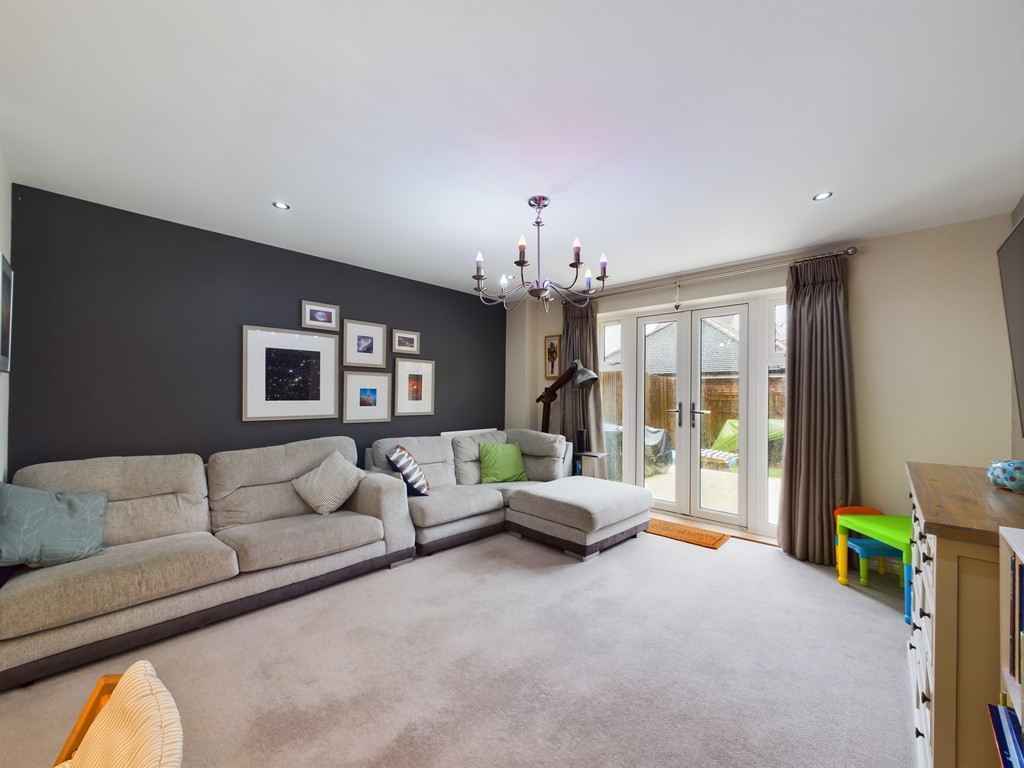 2 bed end of terrace house for sale in Illett Way, Horsham  - Property Image 12