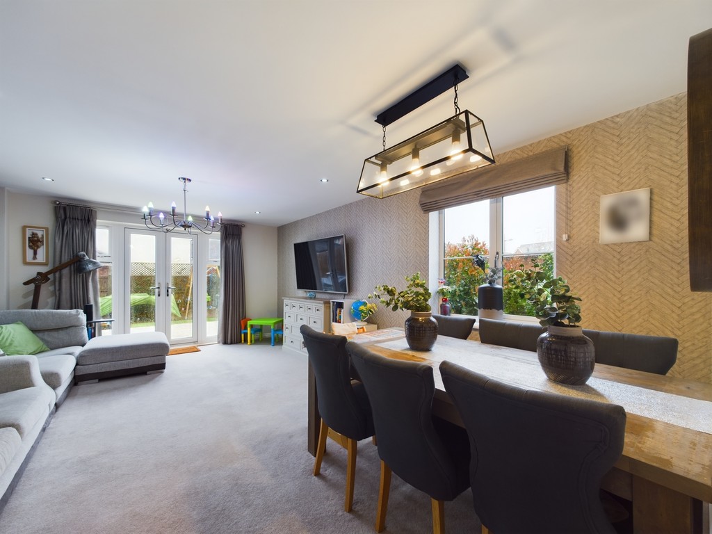 2 bed end of terrace house for sale in Illett Way, Horsham  - Property Image 3