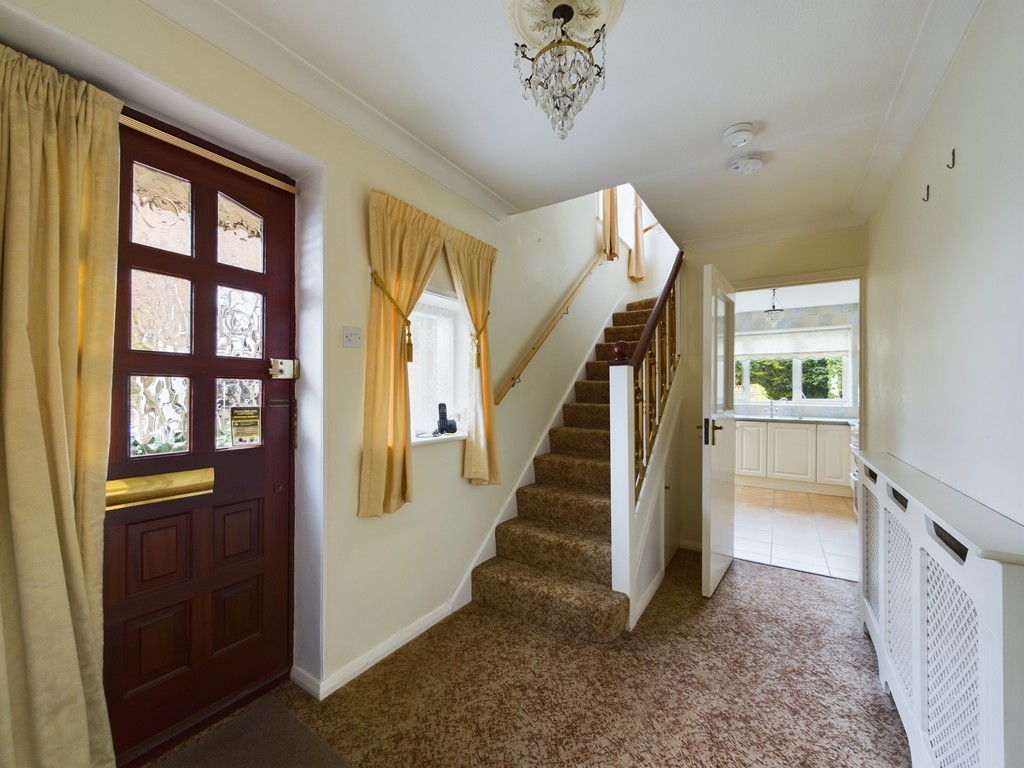 3 bed semi-detached house for sale in Blunts Way, Horsham  - Property Image 11