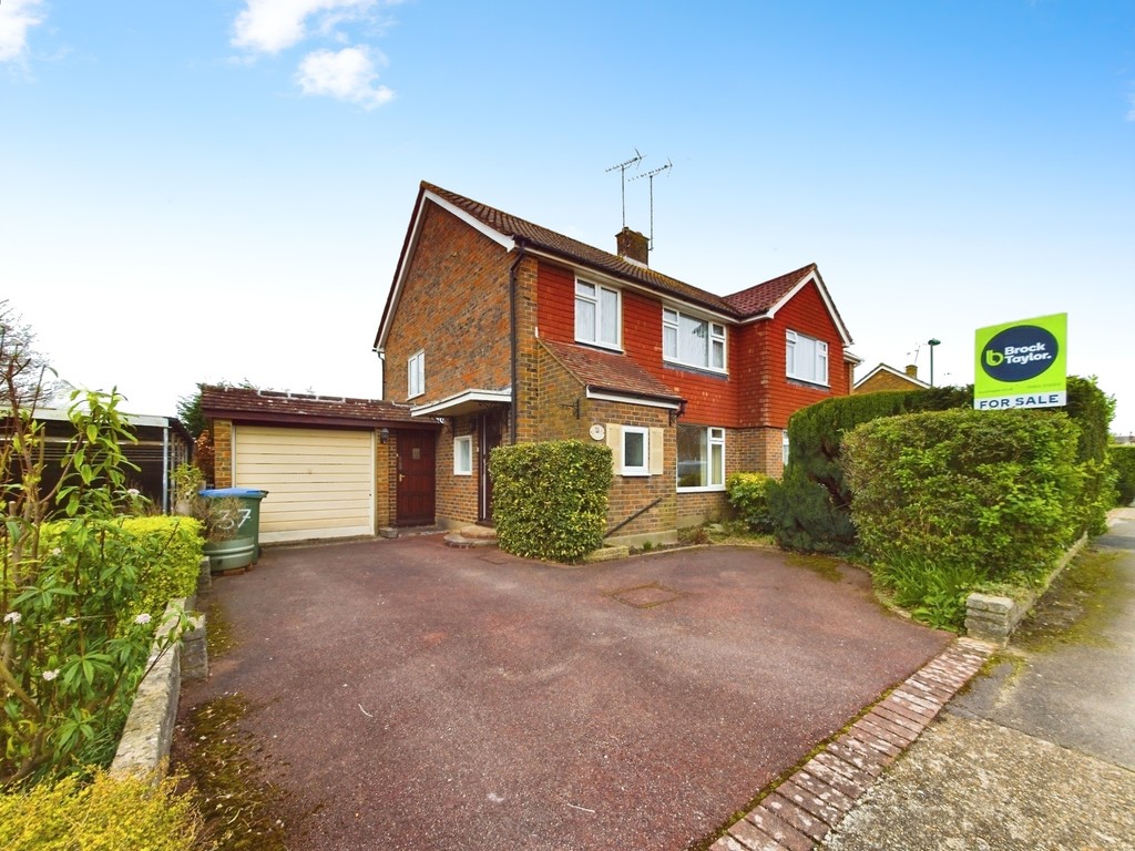 3 bed semi-detached house for sale in Blunts Way, Horsham - Property Image 1